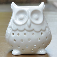 Cargar imagen en el visor de la galería, White Lacquered Ceramic Owl Tea Light Burner

